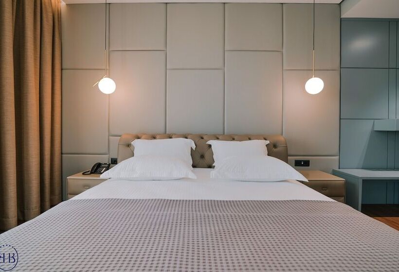 ホテル Butrinti & Spa