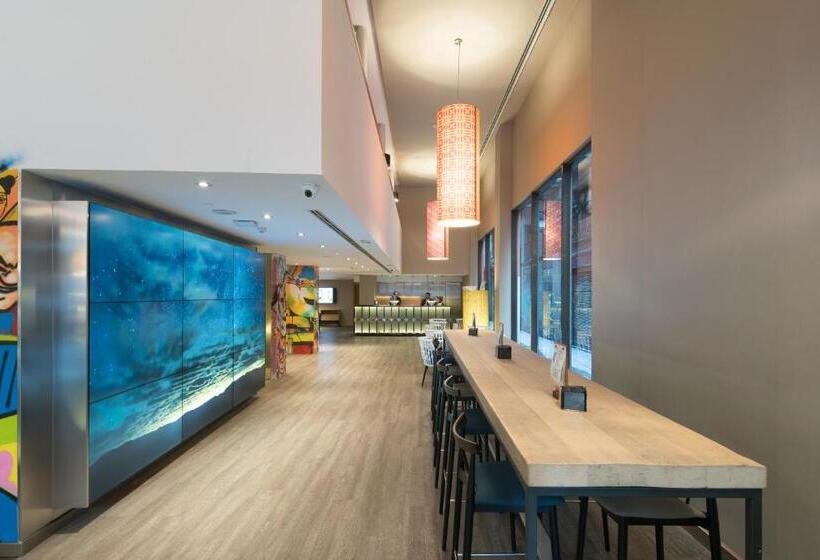 Отель Catalonia Avinyo