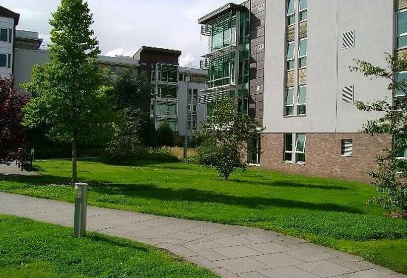 בית מלון כפרי Chancellors Court