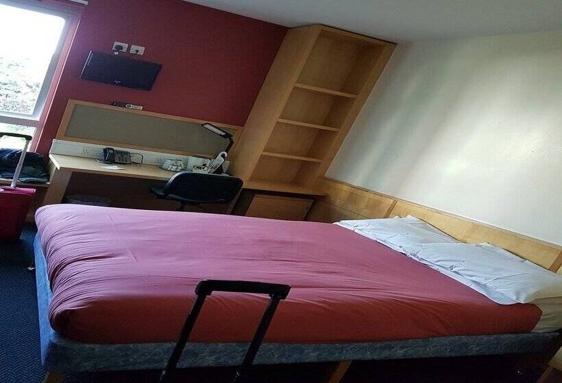 בית מלון כפרי Chancellors Court