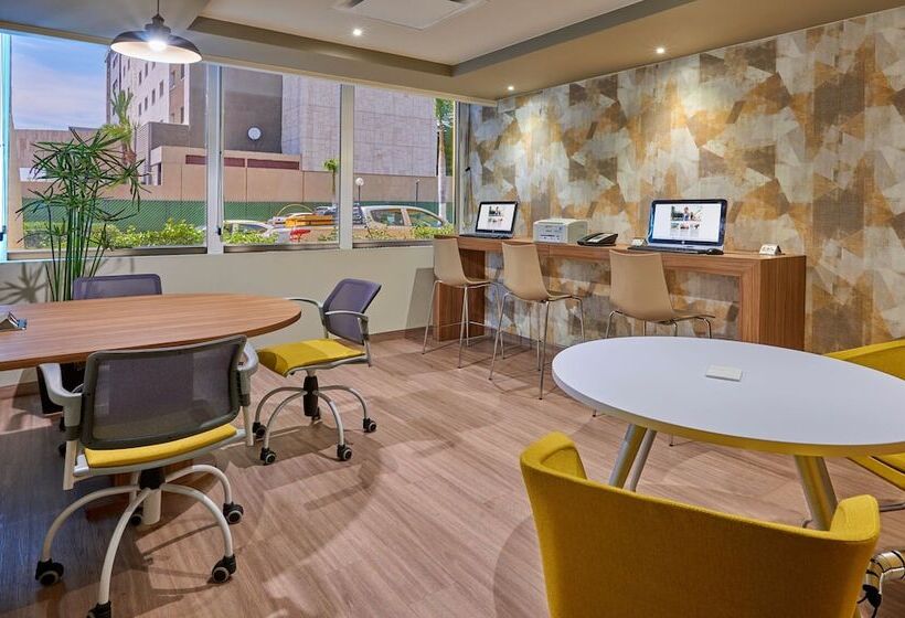 בית מלון כפרי City Express By Marriott Hermosillo