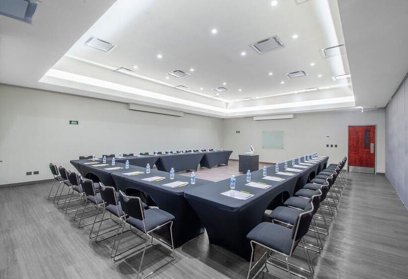 בית מלון כפרי City Express By Marriott Hermosillo