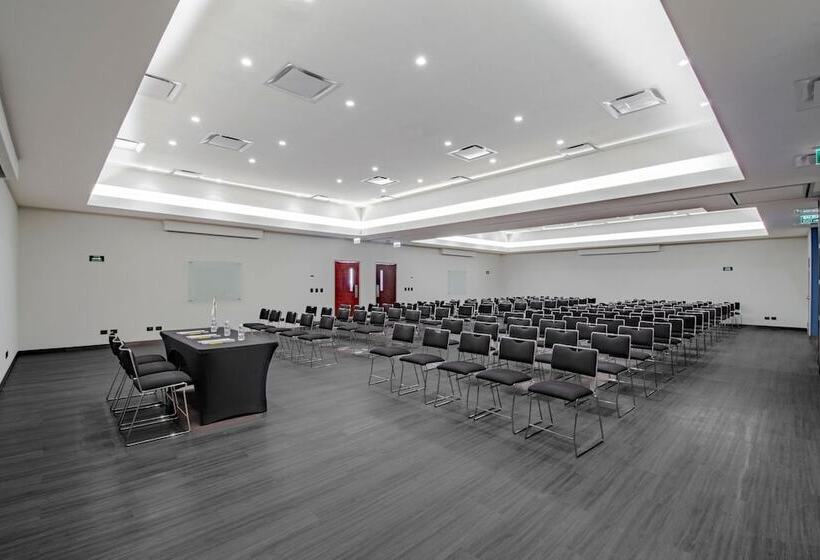 בית מלון כפרי City Express By Marriott Hermosillo