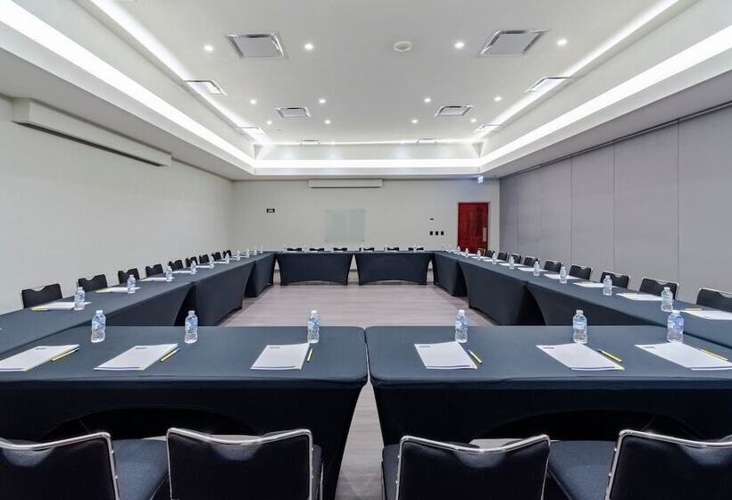 בית מלון כפרי City Express By Marriott Hermosillo