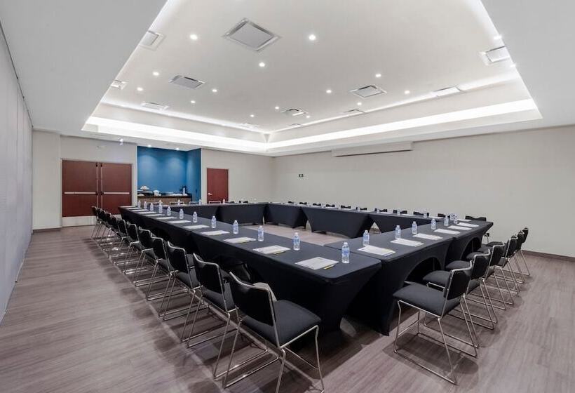 בית מלון כפרי City Express By Marriott Hermosillo