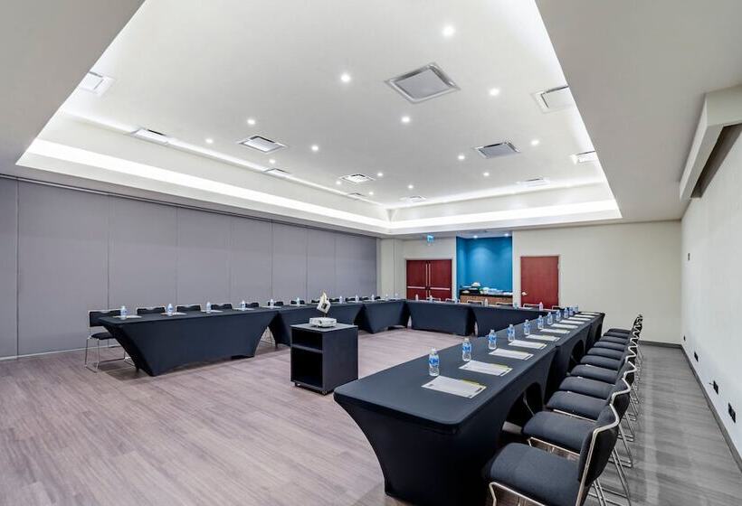 בית מלון כפרי City Express By Marriott Hermosillo