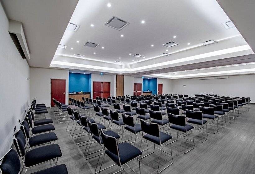 בית מלון כפרי City Express By Marriott Hermosillo