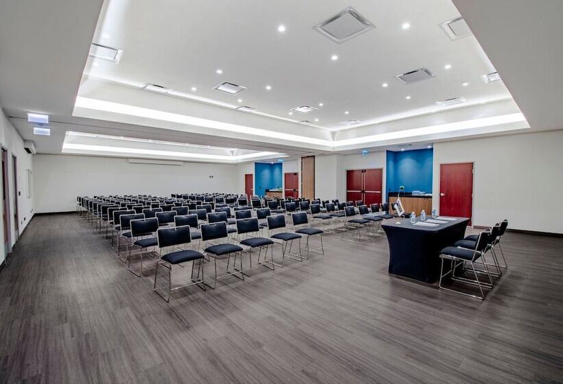 בית מלון כפרי City Express By Marriott Hermosillo