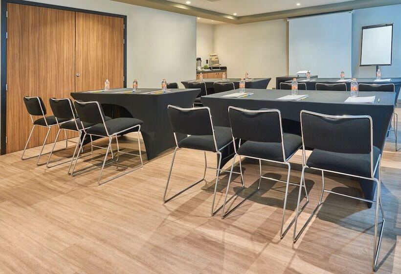 בית מלון כפרי City Express By Marriott Hermosillo