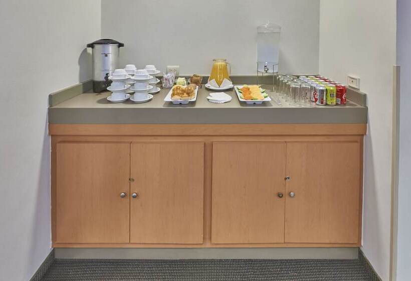 בית מלון כפרי City Express By Marriott Hermosillo