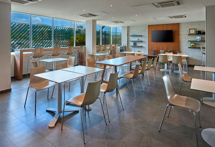 בית מלון כפרי City Express By Marriott Hermosillo