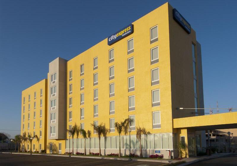 בית מלון כפרי City Express By Marriott Hermosillo