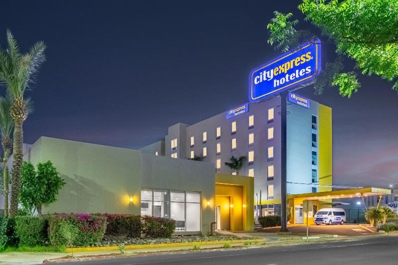 בית מלון כפרי City Express By Marriott Hermosillo