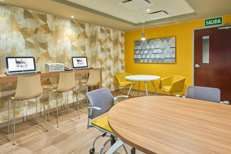 בית מלון כפרי City Express By Marriott Hermosillo