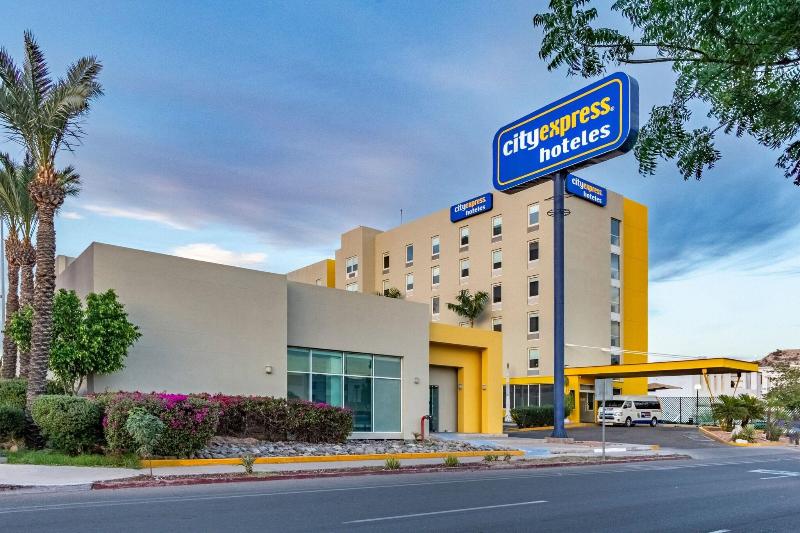 בית מלון כפרי City Express By Marriott Hermosillo