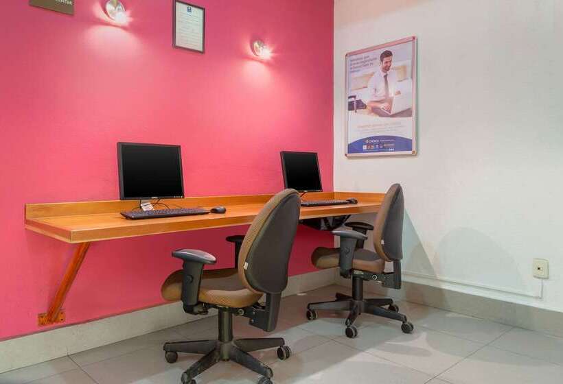 ホテル Comfort Inn Monterrey Valle