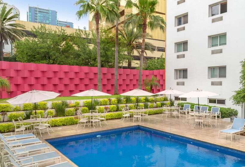 בית מלון כפרי Comfort Inn Monterrey Valle