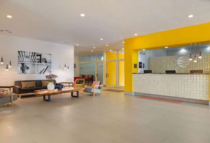 ホテル Comfort Inn Monterrey Valle