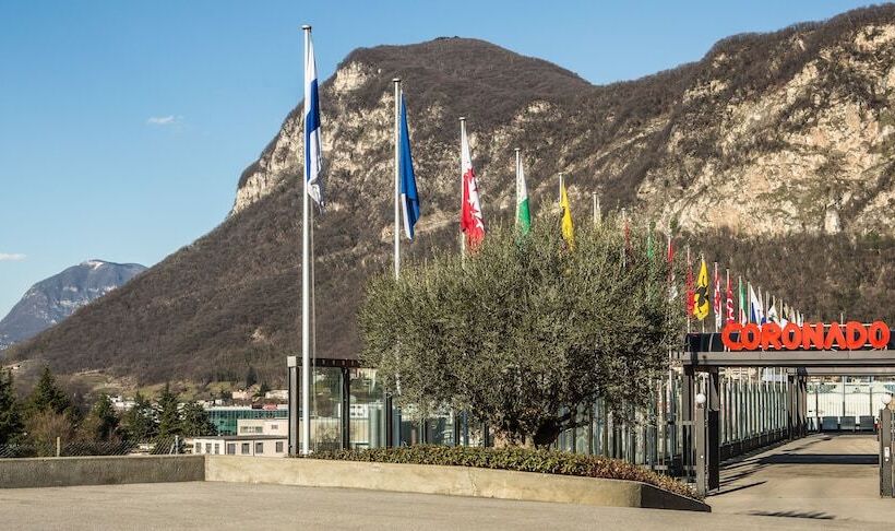 בית מלון כפרי Coronado