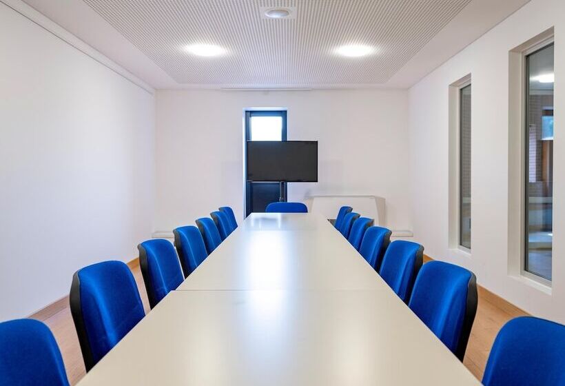 בית מלון כפרי Coronado