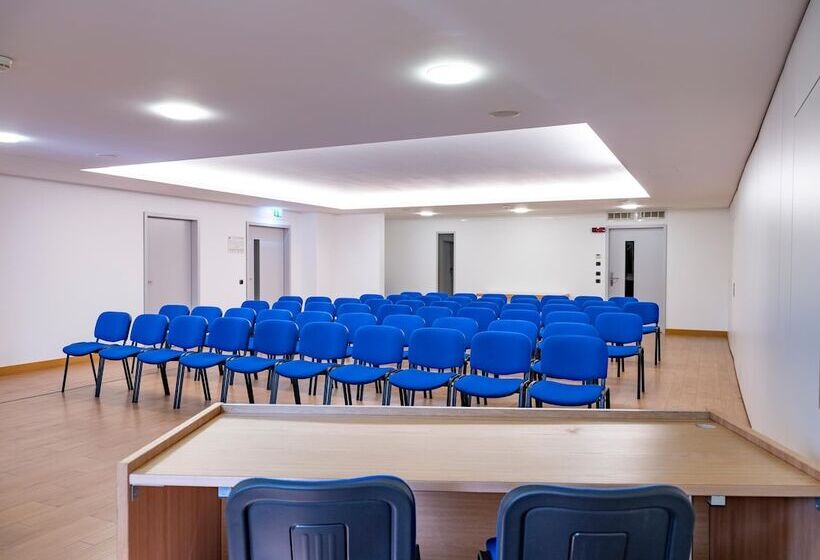 בית מלון כפרי Coronado