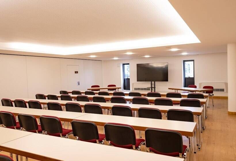 בית מלון כפרי Coronado