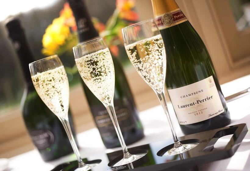 فندق Dalhousie Castle