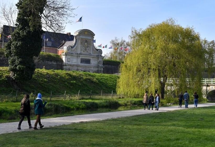 בית מלון כפרי De La Treille