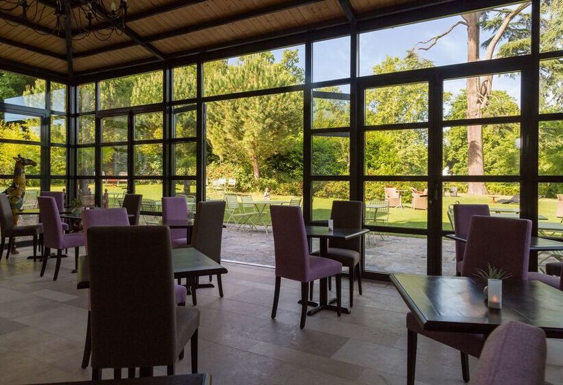 호텔 Hôtel & Spa Du Domaine Des Thômeaux, The Originals Relais