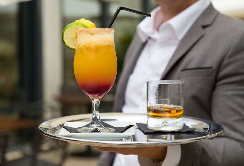 호텔 Hôtel & Spa Du Domaine Des Thômeaux, The Originals Relais