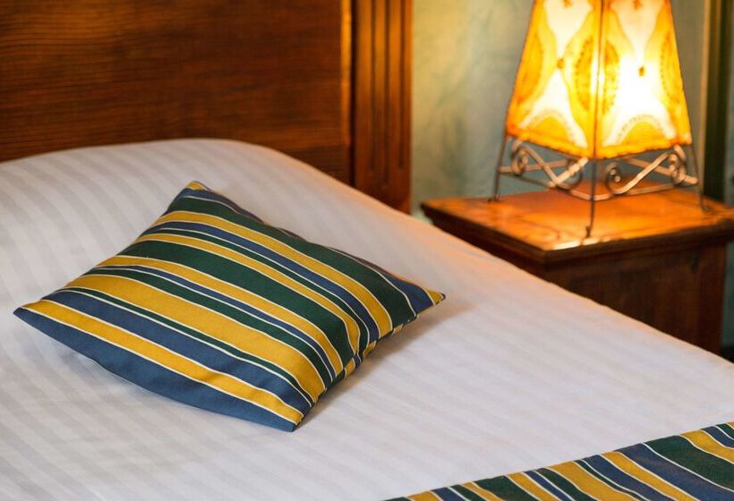 호텔 Hôtel & Spa Du Domaine Des Thômeaux, The Originals Relais