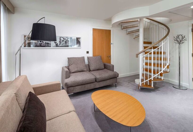 בית מלון כפרי Doubletree By Hilton  Manchester  Piccadilly