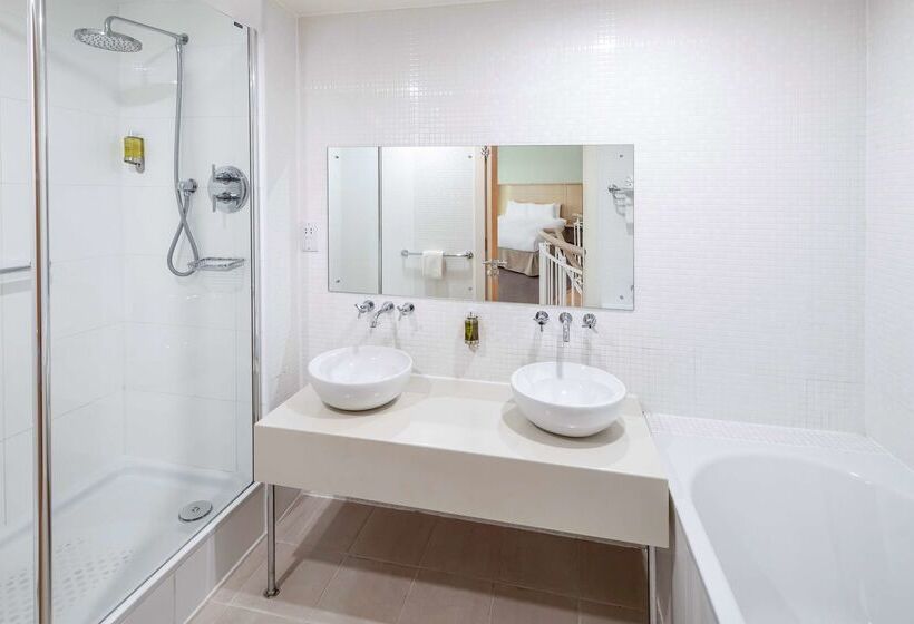 בית מלון כפרי Doubletree By Hilton  Manchester  Piccadilly