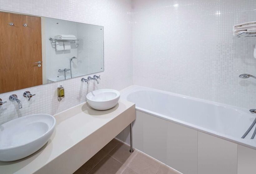 בית מלון כפרי Doubletree By Hilton  Manchester  Piccadilly