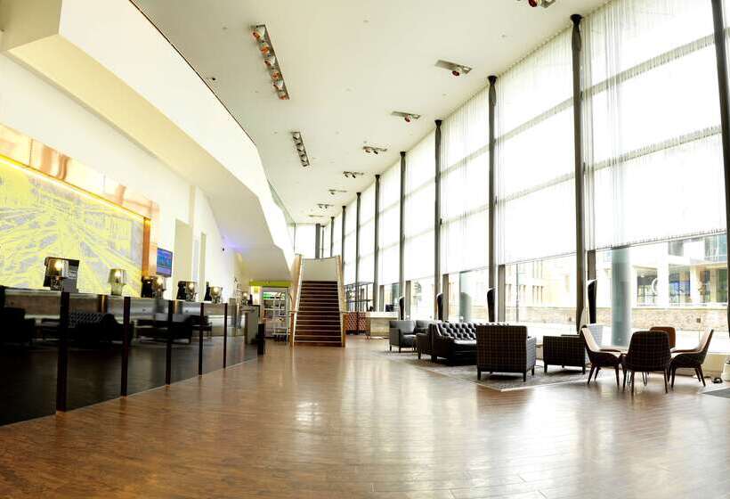 בית מלון כפרי Doubletree By Hilton  Manchester  Piccadilly