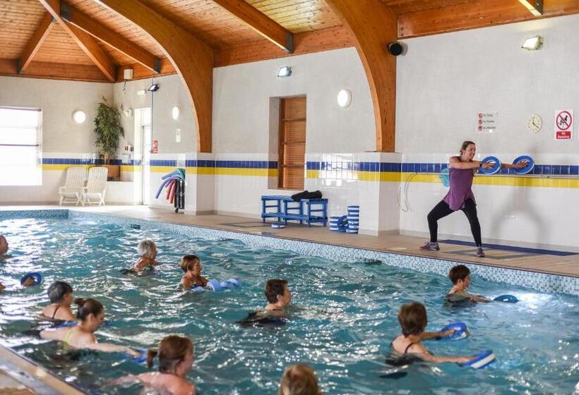 فندق Eastwood Hall