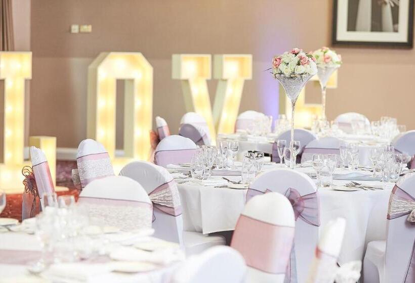 فندق Eastwood Hall