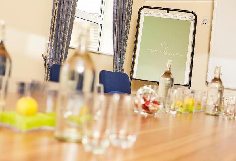 فندق Eastwood Hall