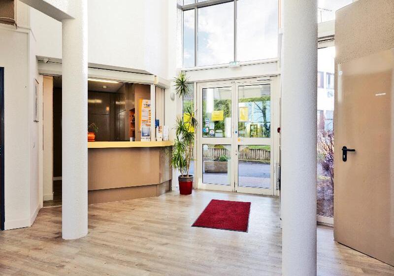 Отель F1 Nemours