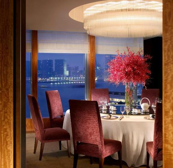 Four Seasons Hotel Hong Kong
