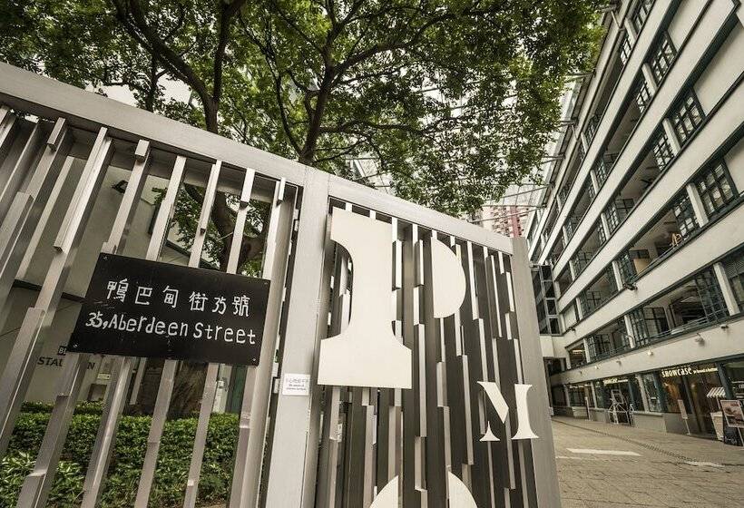 Four Seasons Hotel Hong Kong