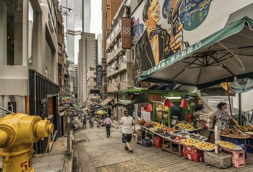 Four Seasons Hotel Hong Kong