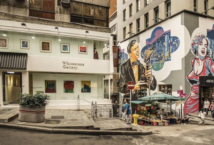 Four Seasons Hotel Hong Kong