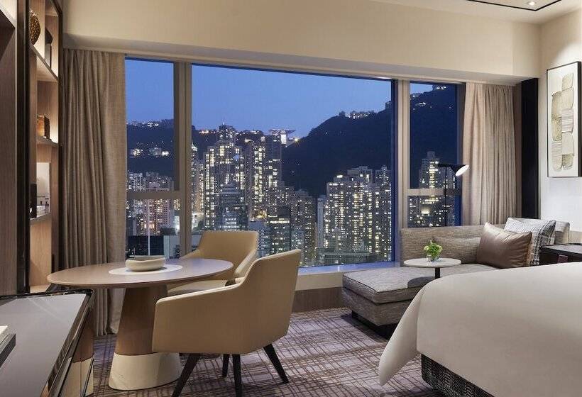 Four Seasons Hotel Hong Kong