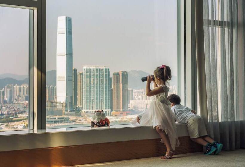 Four Seasons Hotel Hong Kong