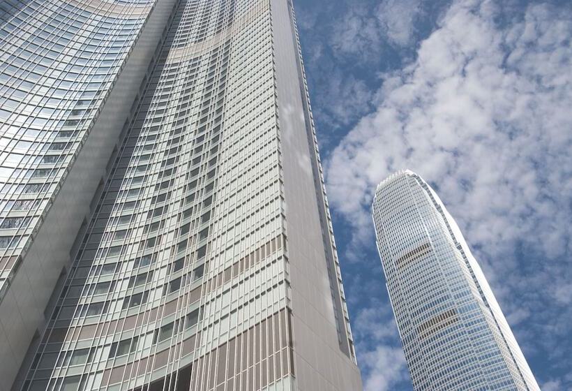 Four Seasons Hotel Hong Kong