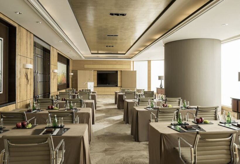 Four Seasons Hotel Hong Kong