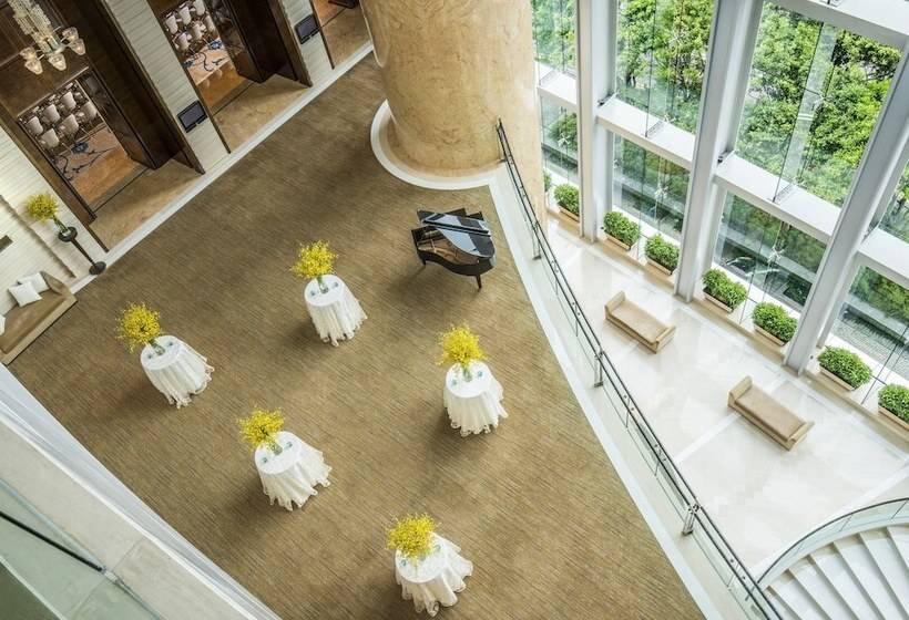 Four Seasons Hotel Hong Kong