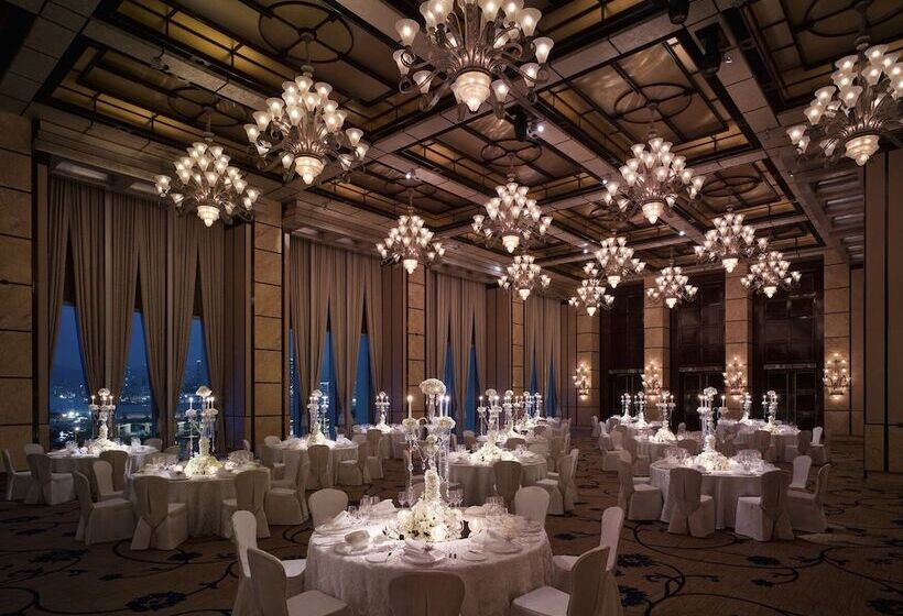 Four Seasons Hotel Hong Kong