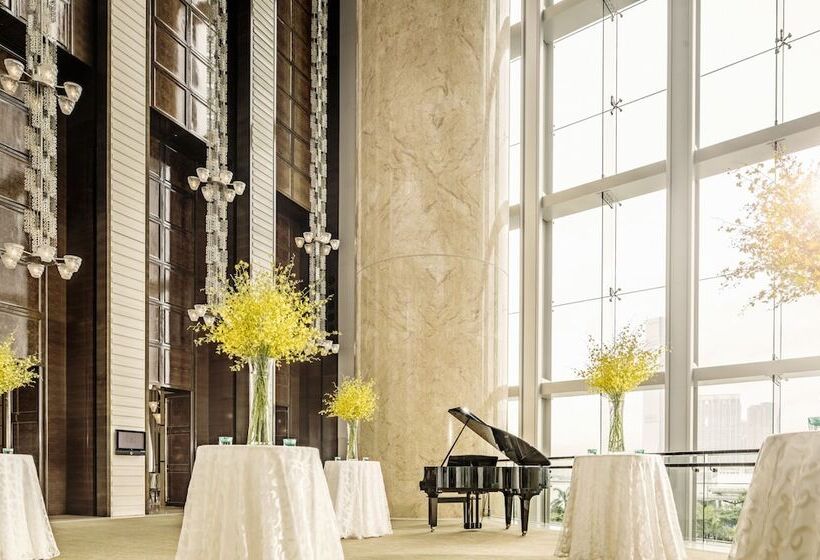 Four Seasons Hotel Hong Kong